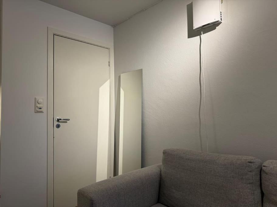 Sentralt I Med Parkering, Egen Inngang