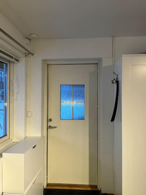 Leilighet Sentralt I Med Parkering, Egen Inngang